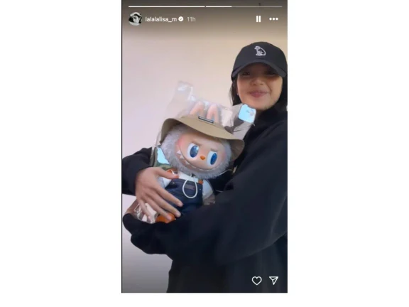  Influencer holding Labubu 